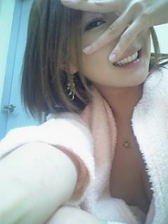 naonono's profile picture. 慰安婦してます(≧∇≦)ﾉ休憩時間とか利用しちゃって色々ぼやいちゃうちゃうなう♪男の人が知らない裏を、女の子にとってはプロの目線でしか分からないコトを本音で赤裸裸に発信(*'-'*)↑のblogね☆