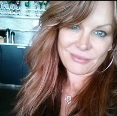 Aesthetics consultant, trainer & writer. I give advice about products & services that work to look your best without spending a fortune. Also mom to @MightyLola