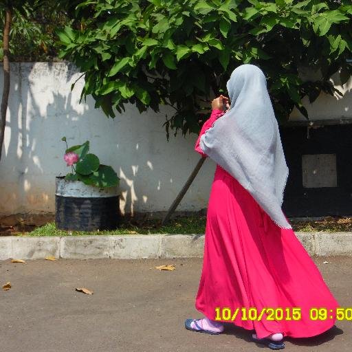 I love my Alloh, I love my Rasulullah, I love My Mother, I Love alm. My Father, I Love My Old sister, I Love people who love me ♥
