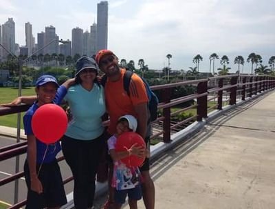 Hijo de Dios, Venezolano de nacimiento, Padre de Familia, Naci el 29 de Noviembre pero en un error de renovacion me cambiaron la Fecha a 29 de Diciembre