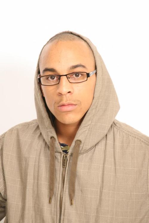 FanessDotL's profile picture. I'm an artist