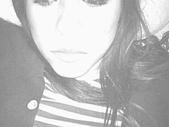 Sincera..imprudente..alegre..a love zoeee......buena onda...signo leo
