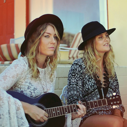 Blues country pop music. @sofiie_ @cosecarine
youtube: search Catalina Blue