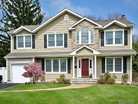 ny1_realestate's profile picture. New York real estate news and information.