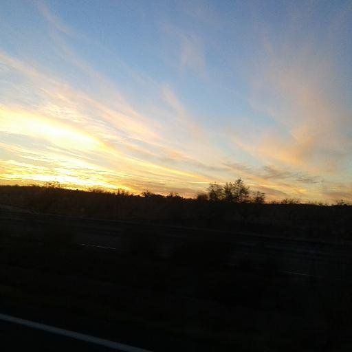 LauritaLunares's profile picture. Entre tanto y tanto y tiempo y tiempo..Fotografio,escucho,río,pienso,siento y saboreo.Descubro, juego, enseño y sobrevivo...