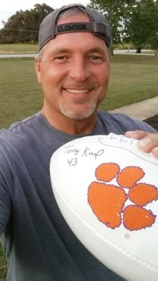 Big Clemson Tiger fan. US Navy Veteran,Christian Conservative. Love my family and love my country. Live every day like it's your last.