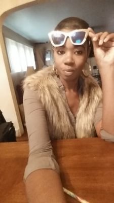 Shes_Ovrdressed's profile picture. 