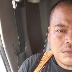 aku tidak mengekangmu, hati ini selalu untukmu walau kita terpisah jarak dan waktu,,,,kamu tau rumahku datanglah kutunggu kaptenku