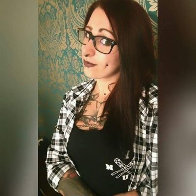 Nicht mehr 29, Mutter zweier kleinerer Menschen, verheiratet. Hund lebt hier. Esse pflanzlich und bin weitestgehend unfreundlich.
#tierschutz #vegan