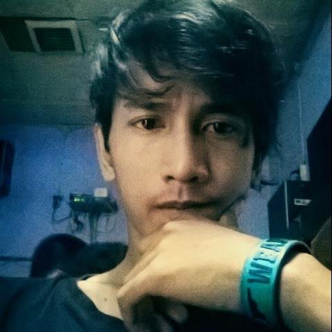 AbdulAzisUmar_'s profile picture. penikmat musik, penyuka gorengan, perokok keras.