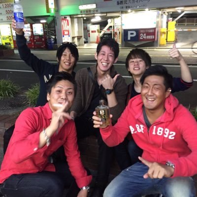 石川 聖 A Twitter 日本人のする訳わかんないお洒落らしい服装もダサ過ぎ スタイル悪いの隠してるのか活かしてるのか知らないけどダサ過ぎ かと言って俺たちみたいな服装してもダサ過ぎ 日本人ダサ過ぎ チビでヒョロヒョロ お洒落な日本人かダサい日本人しか