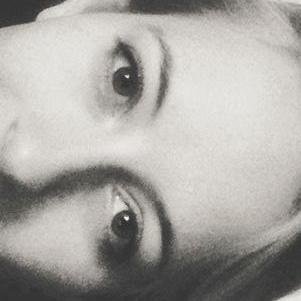 romee's profile picture. 