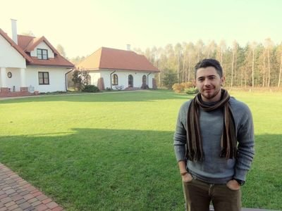 Grkmnr's profile picture. Çocuk olsam yeniden.. Bir tek düştüğüm için acısa içim, Ve kalbim; çok koştuğum zaman çarpsa sadece..