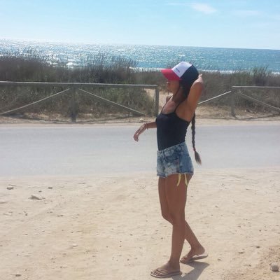 LauuVicente's profile picture. Estudiante de periodismo, exgimnasta y motera 46/93. Vivir es encontrarse.