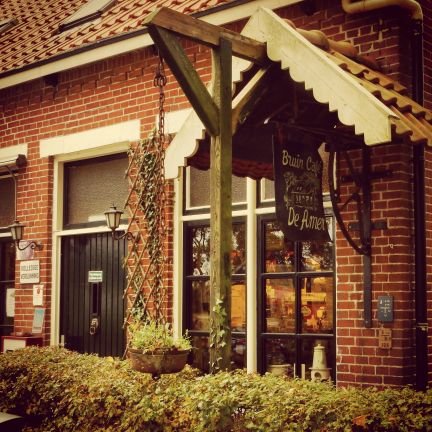 cafedeamer's profile picture. Cultureel Café in Amen, Drenthe. Intieme luisterconcerten, literatuur, filosofie en cultuur op een plek waar onthaasten geen werkwoord is.