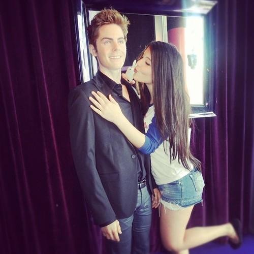 TeamMahoneOFC's profile picture. Bem vindo ao meu twitter siga que eu sigo de volta , Mahomie e Belieber ♥