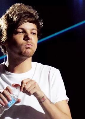 Louis William Tomlinson is my ray of sunshine and I love him more than words could ever describe. // How many nights does it take to count the stars? //