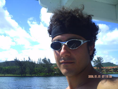 Um cara que vive um dia de cada vaz, em busca de um futuro bom.