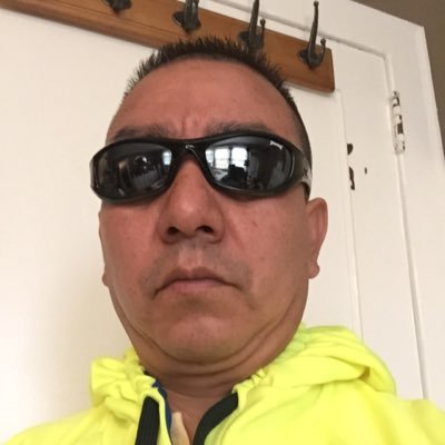 hola soy alegre me gusta trabajar y me encanta la música y el fútbol