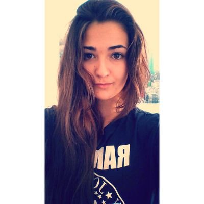 AngelaInsua's profile picture. 22.Ama con locura, despierta con ganas, sonríe sin motivos, abraza con esperanzas y vive cada día como si fuera el último de tu vida.Supera cada obstaculo.