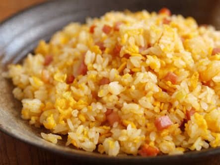 とりあえず歌と炒飯を与えとけば大丈夫な人。歌い手目指してる。