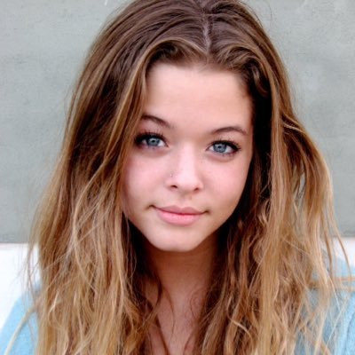 5ème Année~ Serpentard~ Je m'énerve facilement alors me cherchez pas ~ Meilleure Amie de @RoxanneWeasleyy ~ Mon frère Auguste~ Secrétaire de Brian