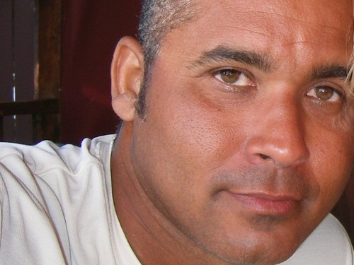 ..from Cuba, Im USA.