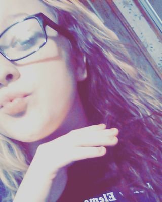 I am Hayley cross I am 16 I love hip hop and country