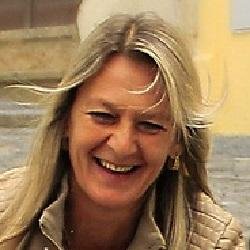 FayeQuirion's profile picture. Je suis Faye Quirion . Pour vous donner le privilège de créer votre décor et réduire vos dépenses , je révèle dans mon blog mes astuces