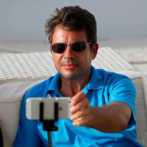 DE CARACTERIZAÇÃO DIFÍCIL, FEITIO INDESCRITÍVEL, HUMOR RELATIVO E SIMPATIA SELECIONADA... Por dentro uma personalidade minha, por fora um conceito teu!