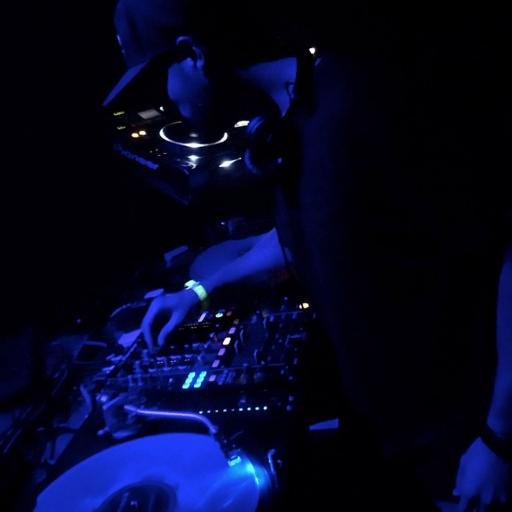 London based Producer/DJ.
BLACK REFLECTIONS/ GOOD LOOKING/ TELLURIC/ PHUZION/ FOKUZ/ SDR/ SVR.