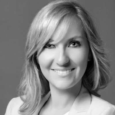 Doctora en Historia del Arte. Consultora de Arte. Perito tasadora de obras de arte.Master en Gestion Cultural y especialista en gestion de museos. Idiomas.