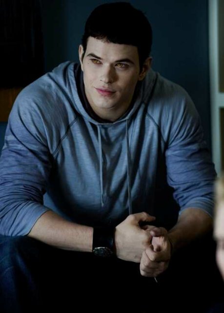 BrawnyDynamism's profile picture. 'C'mon Edward. Just turn it off for one minute and fight fair.' | The brawn of the Cullen clan. | [#TwilightRP • #BothBookAndMovieRP]