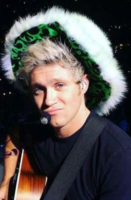 LovaticForLarry's profile picture. 