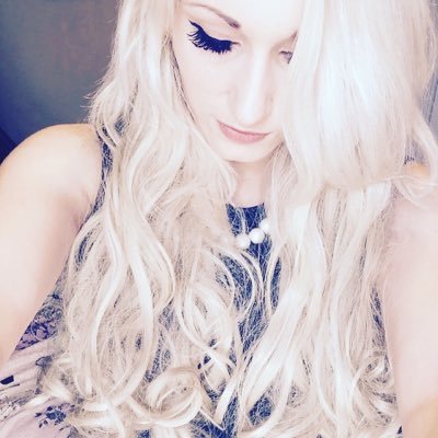 AbsolutelyFab92's profile picture. 🖤