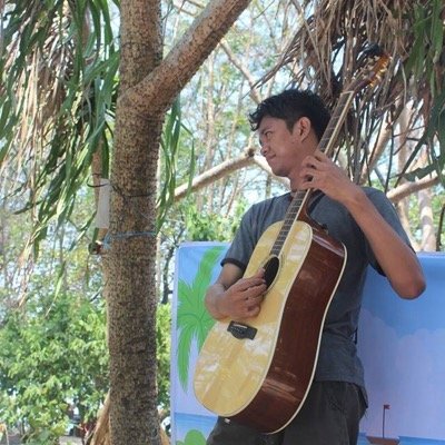 awalnya hanya pria biasa....sampai Tuhan menunjukkan semesta kecilnya .... Kamu ☺️