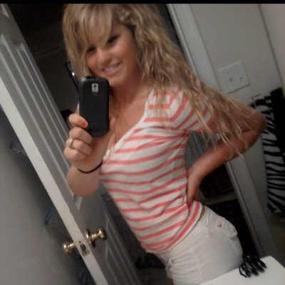 vvviicckkiii's profile picture. these streets just don't love you like i do............... AND THEY NEVER WILL.