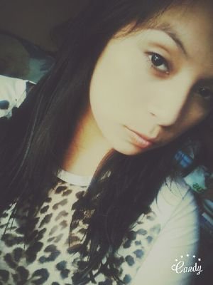soy un chica sensilla,renegona,con caracter,alegre ,buena amiga,sinsera, directa , sobre todo bien amigable .... una con ideas y proyectos fijos