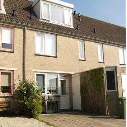 Huis te koop € 239.000k.k. 
Gelegen in Ter Aar. Eengezinswoning, tussenwoning. 120 m² woonopp./133 m² perceelopp. 5 kamers (4 slaapkamers). Tuin, Schuur/Berging