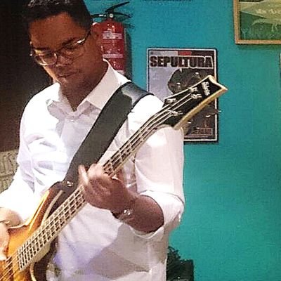 i was born on a cross-fire hurricane...tuesday 13 in a Island in the Sun.Baseball lover. Bass n' vocals of the @LesBeat Band. BLACKENED by the sun.And Draftman