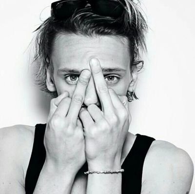 rpwithklaus's profile picture. Love is just a horrible feeling, it thinks only destroys you and rip your heart.