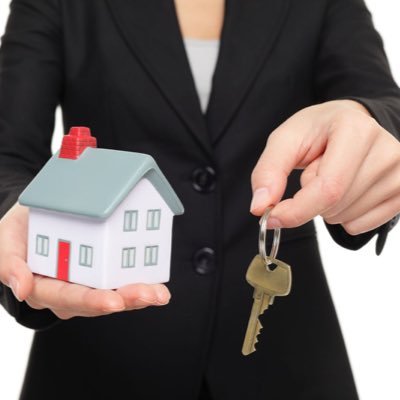 Asesor Inmobiliario Compra, vende o renta con nosotros! Quedo a tus ordenes, Claudia J.