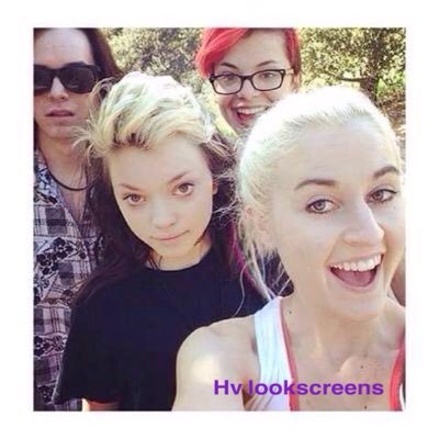 Hi , we do lookscreens of a Band called @heyviolet follow @updHeyViolet for updates :) xo