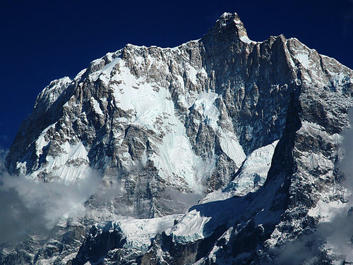 CMKll's profile picture. 大阪の男 酒と競走馬が好き　アイコンは　カンチェンジュンガ山群の『怪峰』ジャヌー(7,710m)
