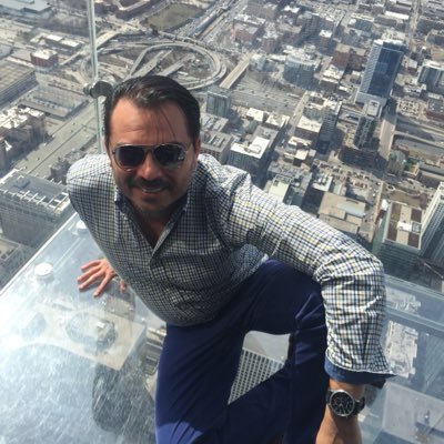 davidponcem's profile picture. De los que quisieran ver al coyote comerse al correcaminos IG:davidponcem 💙