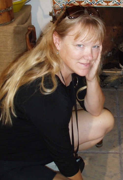 Writer, editor, girlfriend, wife, Q. Mum, Oma, cosmic traveler
