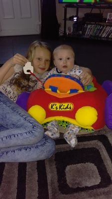 daniellelucy198's profile picture. love life love my kids