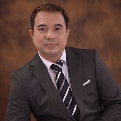 *Doctor of Naturopathy
*CyptoCurrency Educator
*Graduate of Masterclass for Creative Entreprenuership