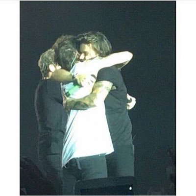 ❤️ 1D/5SOS/Zquad ❤️ Larry AF ❤️ Muke/Cashton ❤️ 23rd April SLFL dm me if your there!❤️ https://t.co/sEgpLm6qFi