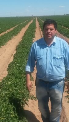 Ing. Agrónomo,
Subsecretario de Irrigación en Sec. Agricultura,
Docente en la UNLaR 
Asesor privado de fincas agro-ganaderas,
Diplo. en Riego,
PERONISTA